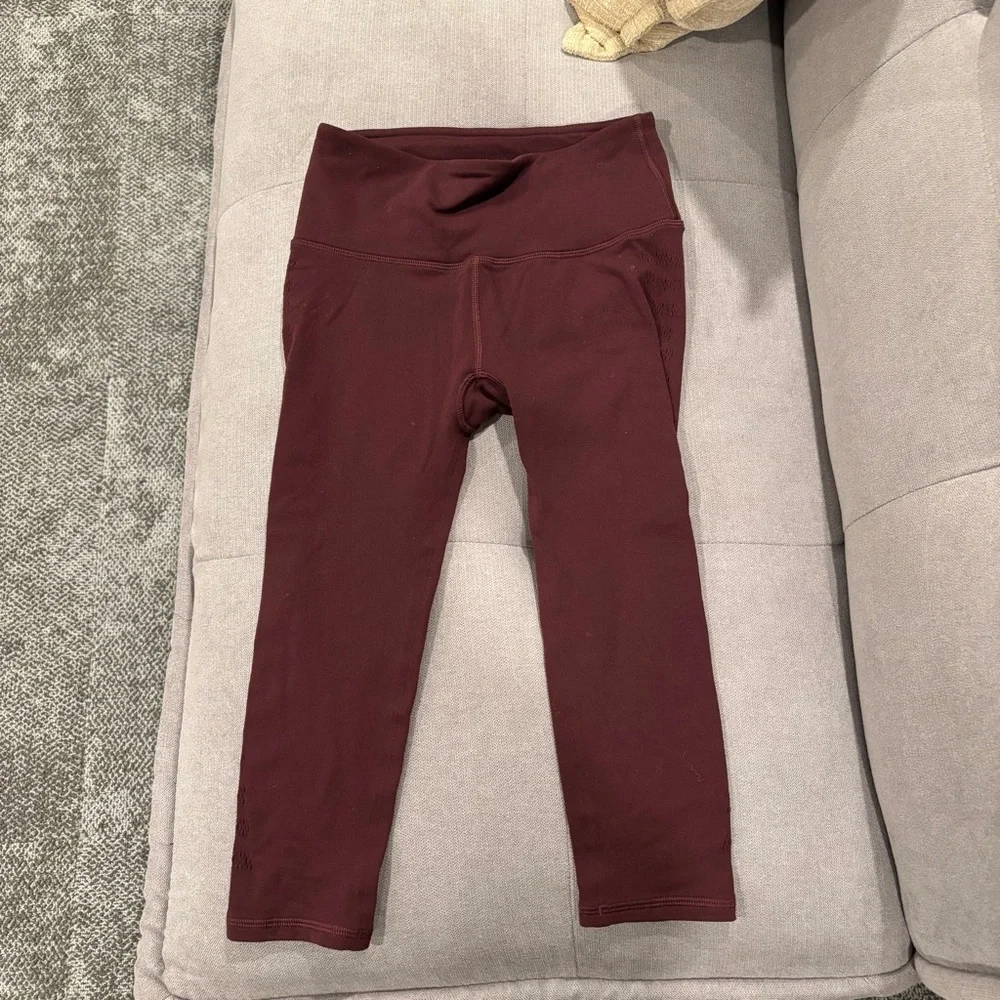 Lululemon Capri Burgundy Leggings Womens U.S. 6 - Picture 3 of 4